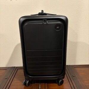 Monos Carry-on Pro